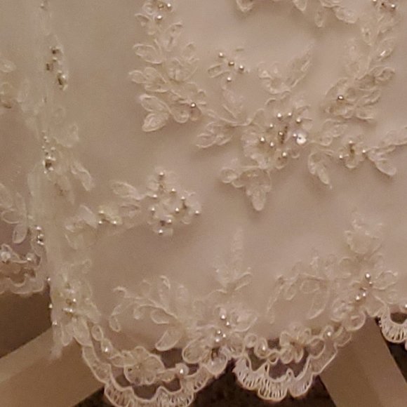 FOREVER YOURS BEADED WEDDING DRESS | SIZE 10 - Picture 6 of 9